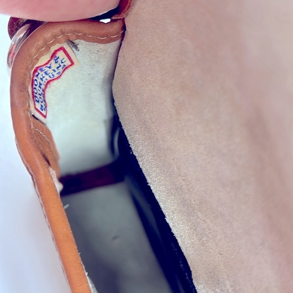🦆 DOONEY & BOURKE AWL EAST WEST SMALL FLAP VINTAGE CREAM BRITISH TAN CROSSBODY - Picture 9 of 14